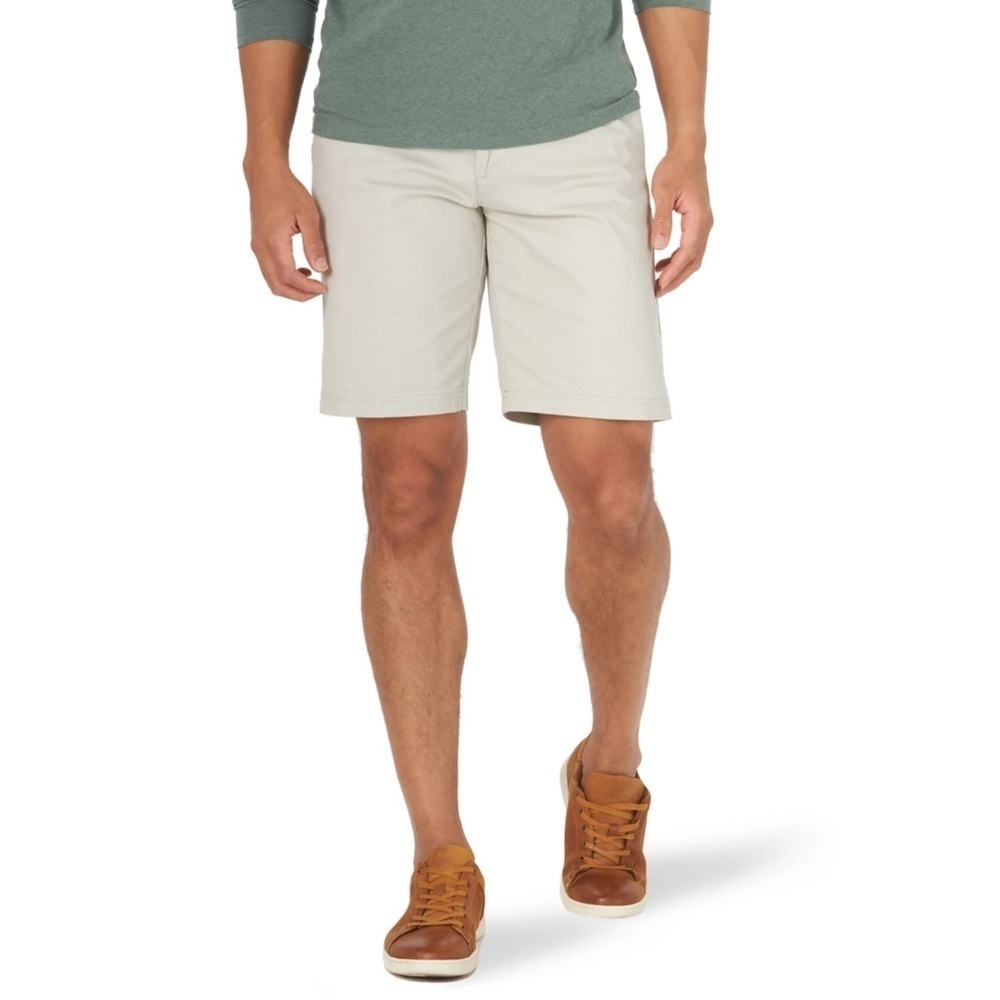 NWT Men's Lee® Extreme Motion Flat Front Shorts. SIZE 40